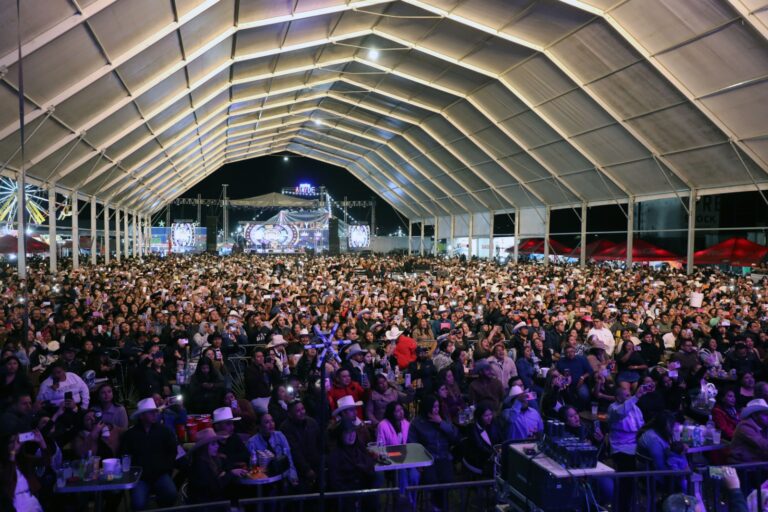Cortazar recibe a más de 6 mil visitantes en el inicio de su Feria de Todos Santos