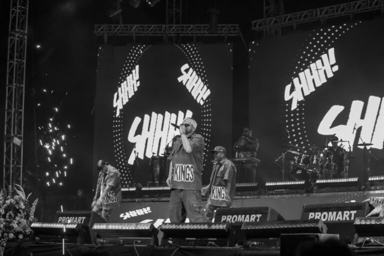 Cortazar reúne a más de 6 mil asistentes con Kumbia Kings en su feria